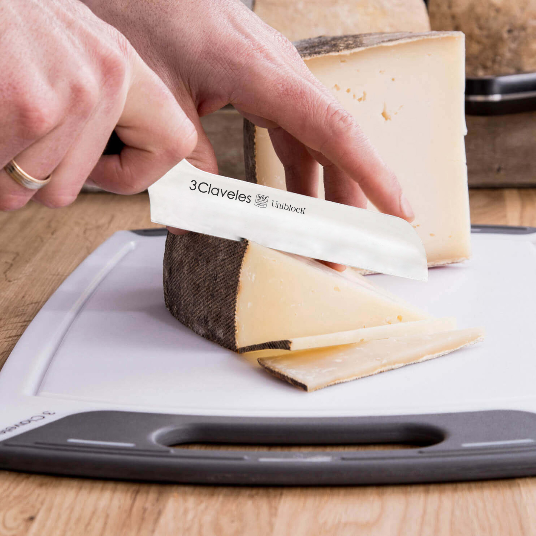 cortar queso en cuñas